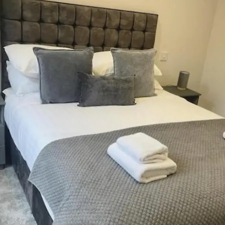 Moat View Free Parking, Central, Ev Plug يورك