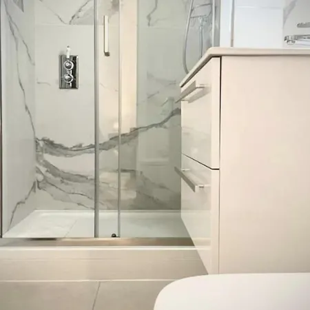 Apartment Moat View Free Parking, Central, Ev Plug York