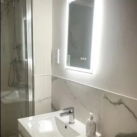 Moat View Free Parking, Central, Ev Plug Apartment York