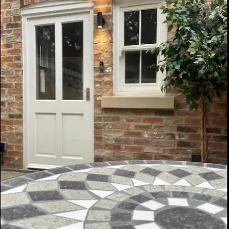 Moat View Free Parking, Central, Ev Plug