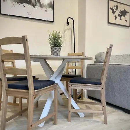 Moat View Free Parking, Central, Ev Plug Apartment York