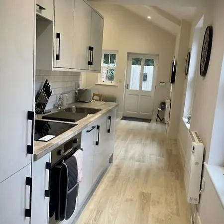 Moat View Free Parking, Central, Ev Plug