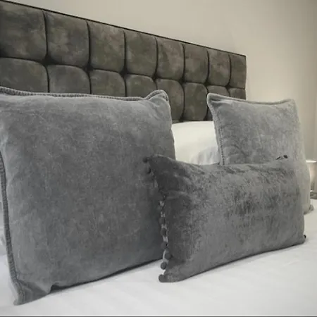 Apartment Moat View Free Parking, Central, Ev Plug