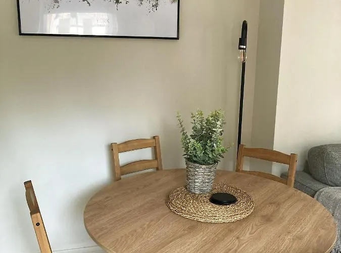 Moat View Free Parking, Central, Ev Plug * York