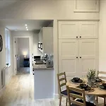 Moat View Free Parking, Central, Ev Plug * York