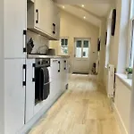 Apartment Moat View Free Parking, Central, Ev Plug York