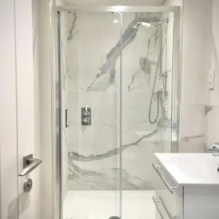 Moat View Free Parking, Central, Ev Plug